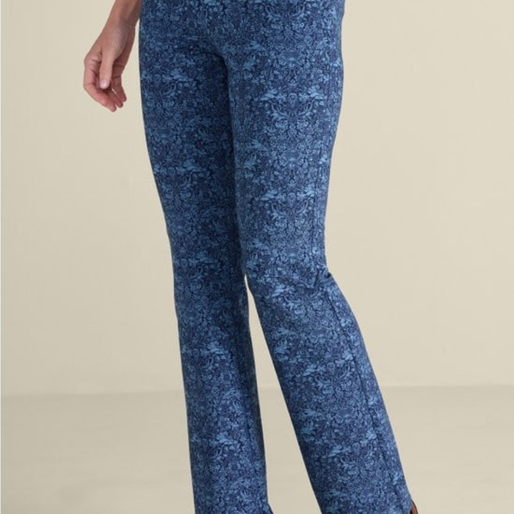 SOFT SURROUNDINGS 2XL
SoftEssential Ponte Navy Blue Floral
Pull On Bootcut Pants